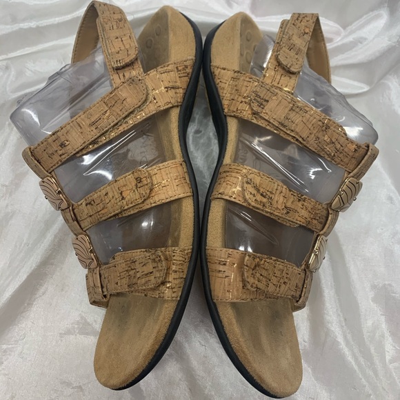 Vionic Amber Cork Sandals - Picture 6 of 8